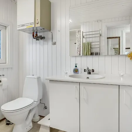Stunning In Brenderup Fyn With Kitchen Semesterbostad